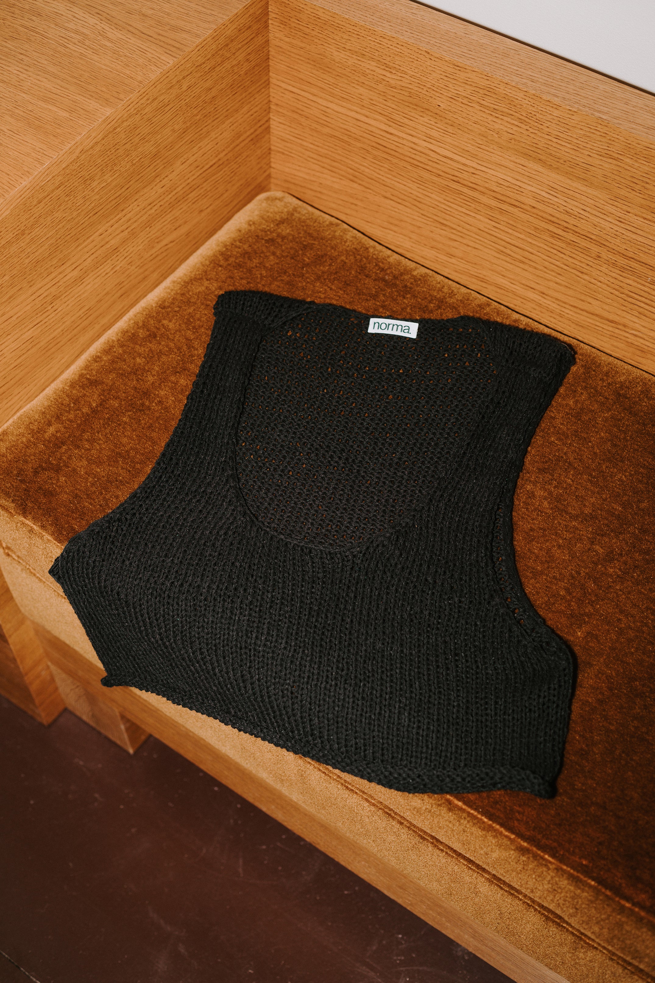 layer top black
