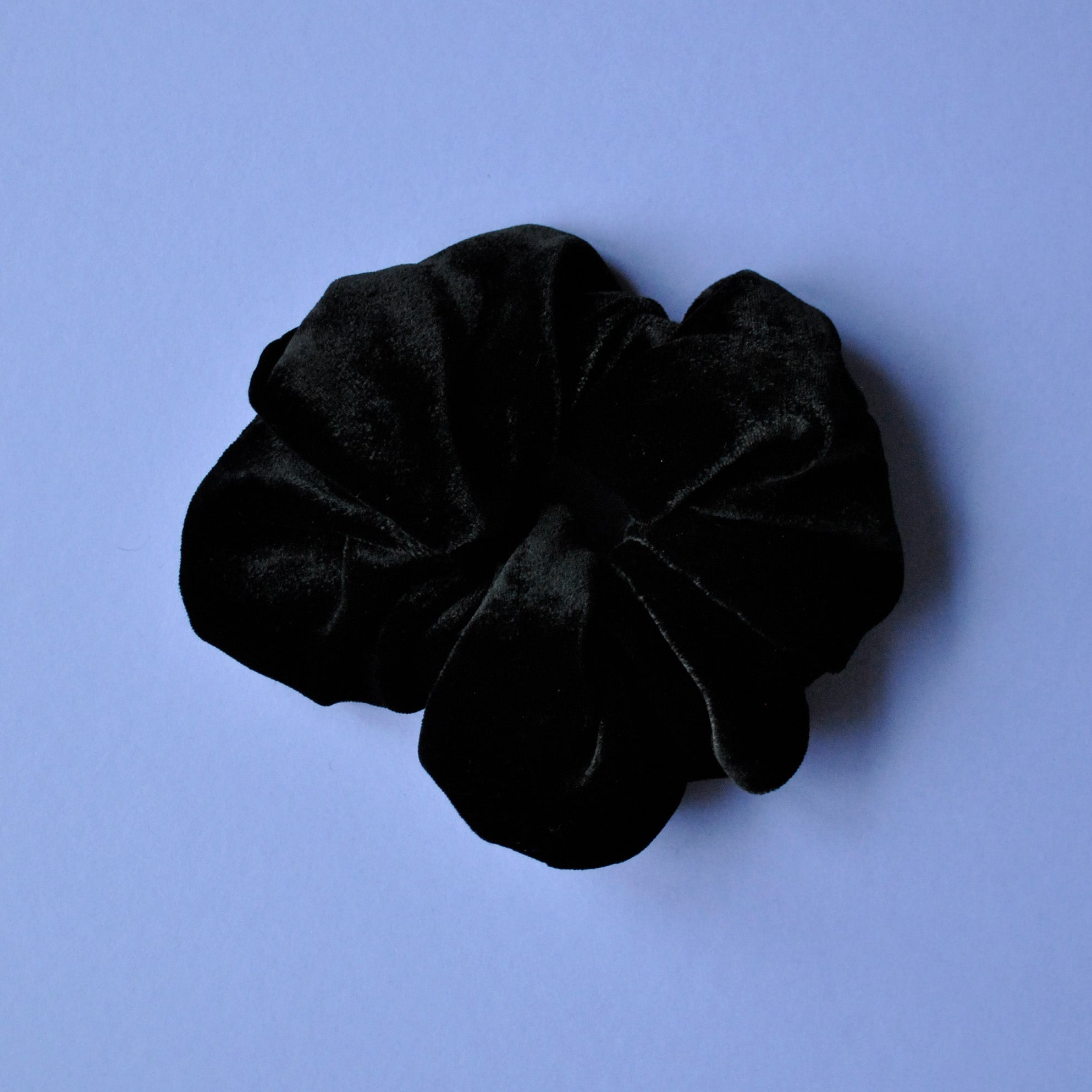 scrunchie 003 – black silk velvet