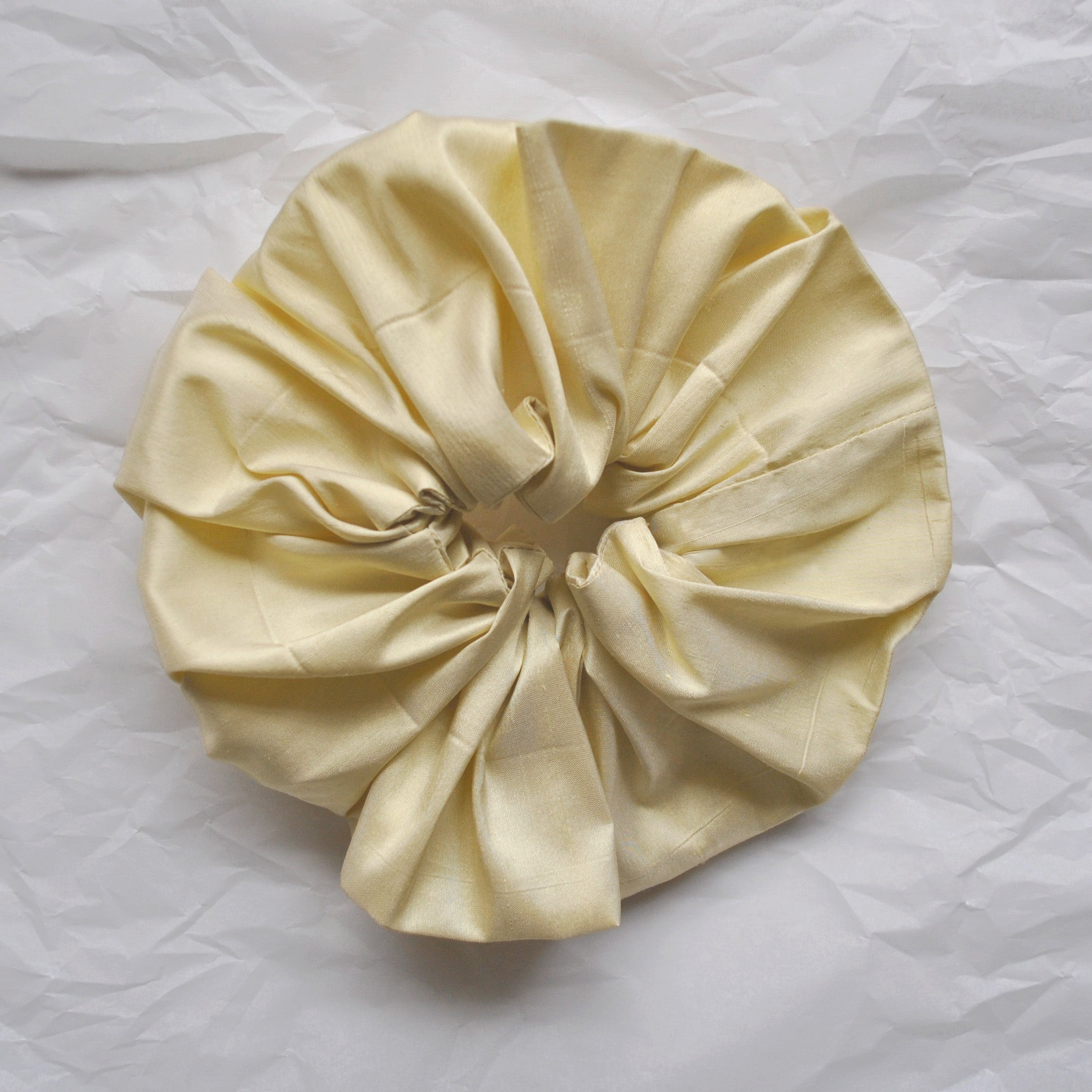 scrunchie 002 – butter dupion